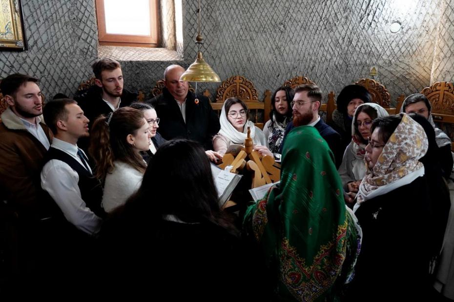 „Când îl cinstim pe Sfântul Ioan Botezătorul, întregim imaginea botezului” / Foto: Flavius Popa