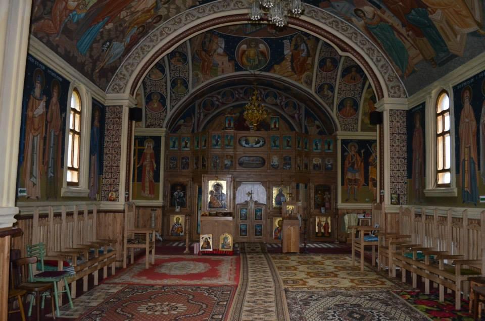 Interiorul bisericii