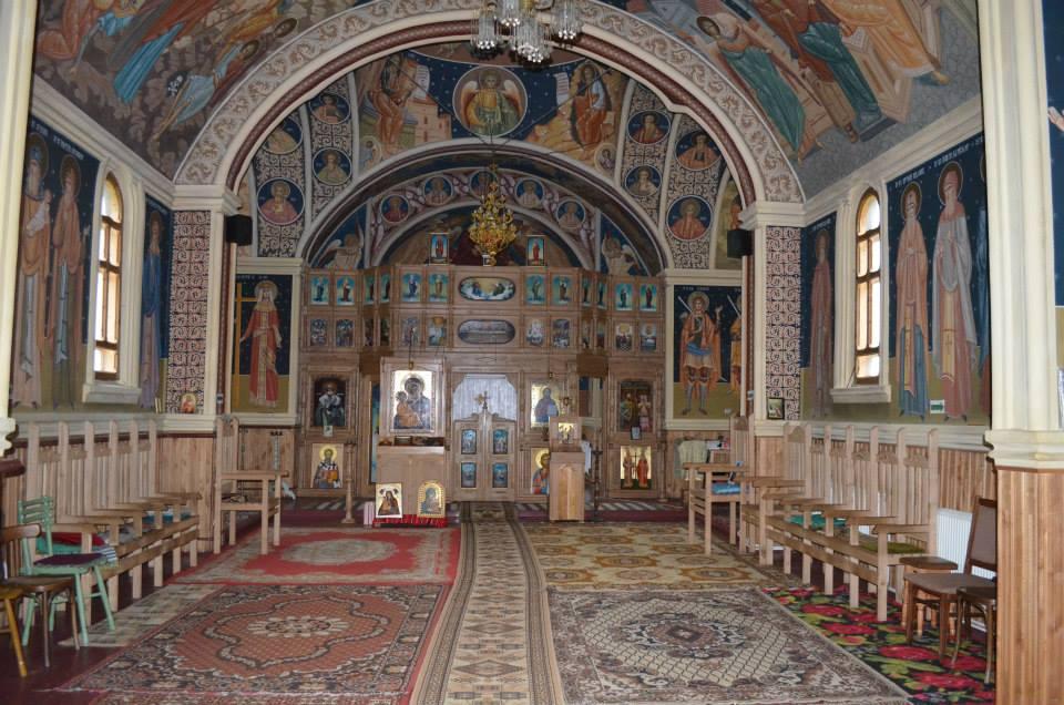 Interiorul bisericii